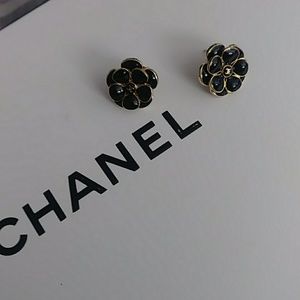 Gorgeous highly sought after new Camellia Earring